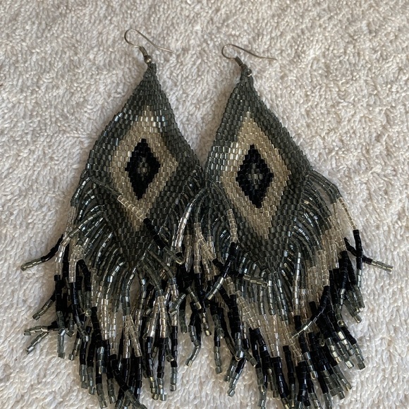 Vintage and Costume Jewelry Lot with Earrings, Necklaces, and Bracelets [1 lb] C - Picture 2 of 5